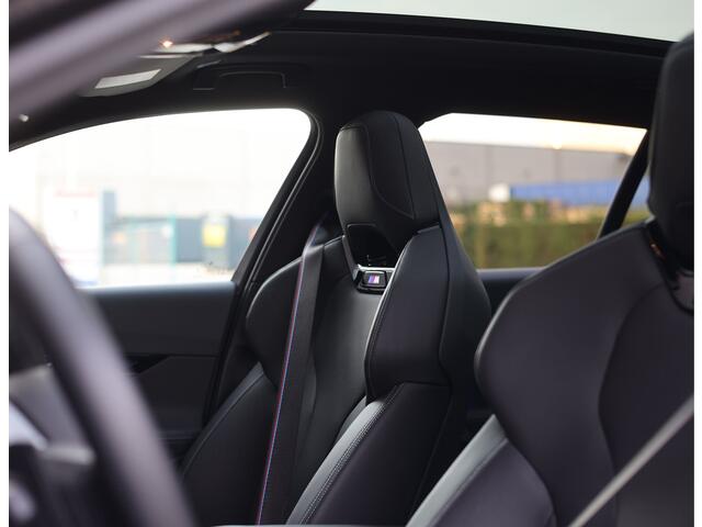BMW 5-SERIE Touring 550e xDrive | M Sport Pro - Pano - Trekhaak - HUD