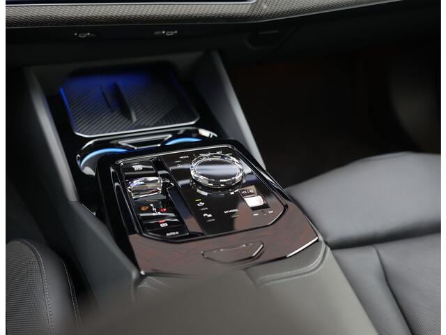 BMW 5-SERIE Touring 550e xDrive | M Sport Pro - Pano - Trekhaak - HUD