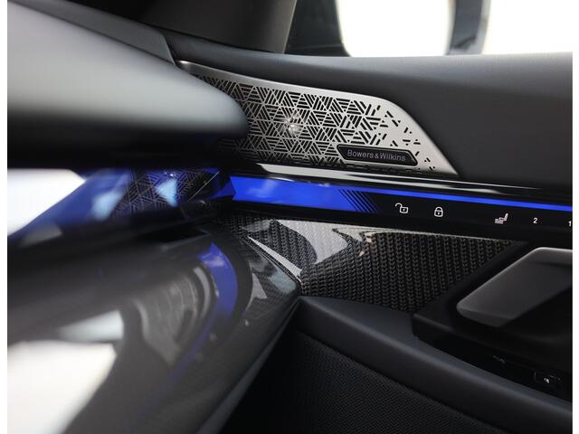 BMW 5-SERIE Touring 550e xDrive | M Sport Pro - Pano - Trekhaak - HUD