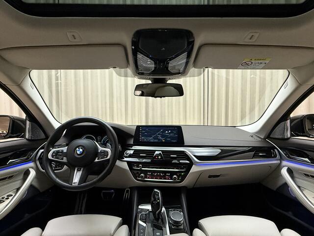 BMW 5-SERIE 530e *Full-Option* Soft-Close / Nightvision / Schuifdak / Bowers en Wilkins / Massage / Memory / Adaptive Cruise / Stuur-/Stoelverwarming / 18'' LMV
