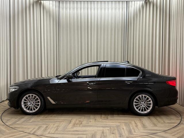 BMW 5-SERIE 530e *Full-Option* Soft-Close / Nightvision / Schuifdak / Bowers en Wilkins / Massage / Memory / Adaptive Cruise / Stuur-/Stoelverwarming / 18'' LMV