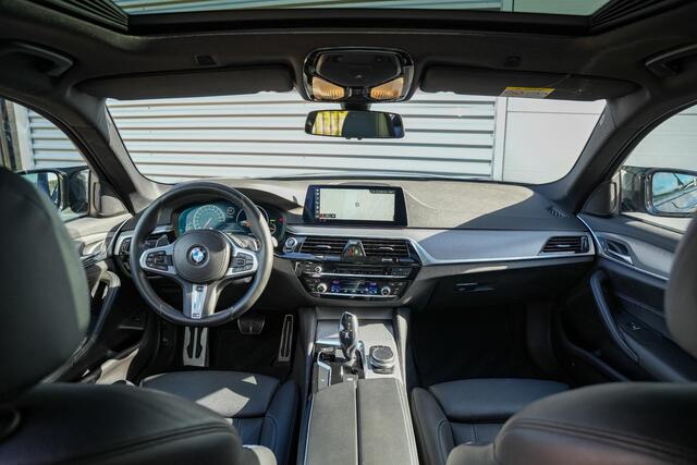 BMW 5-SERIE 540i Executive M-Pakket Panodak Leer HUD Keyless Camera ACC