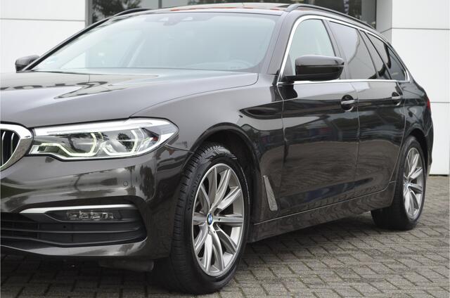 BMW 5-SERIE Touring 520d High Executive Panormadak Comfort-Massagezetels Head-Up Display Trekhaak