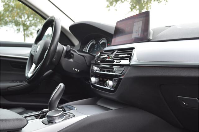 BMW 5-SERIE Touring 520d High Executive Panormadak Comfort-Massagezetels Head-Up Display Trekhaak