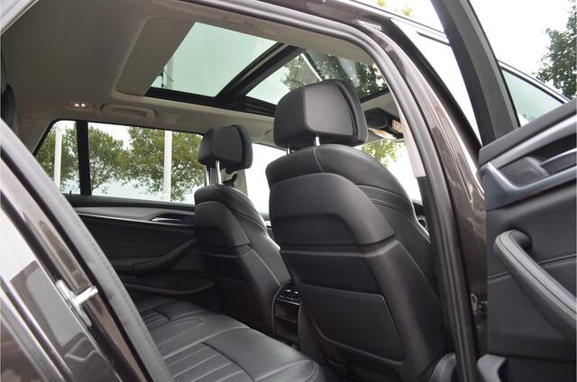 BMW 5-SERIE Touring 520d High Executive Panormadak Comfort-Massagezetels Head-Up Display Trekhaak