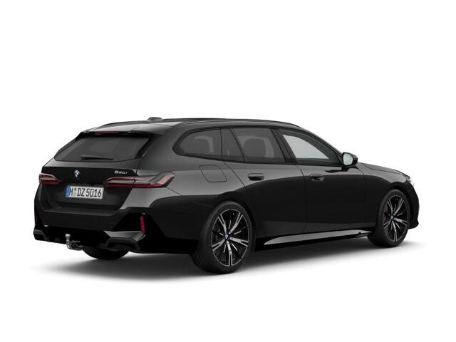 BMW 5-SERIE Touring 520i M Sportpakket Pro | Iconic Glow | Panoramadak | Trekhaak | Travel Pack | Innovation Pack | Comfort Pack