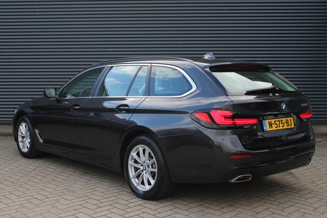 BMW 5-SERIE Touring 520i Business Edition Plus Laser Stoelverwarming Leder CarPlay NAP