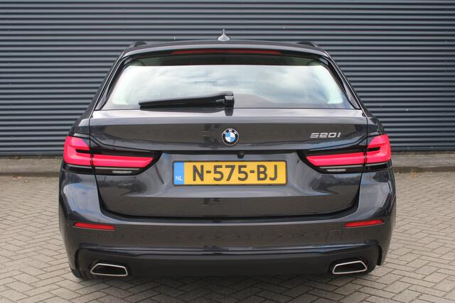 BMW 5-SERIE Touring 520i Business Edition Plus Laser Stoelverwarming Leder CarPlay NAP