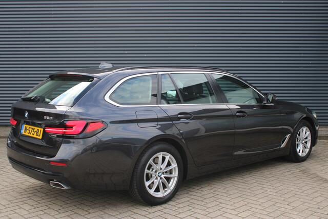BMW 5-SERIE Touring 520i Business Edition Plus Laser Stoelverwarming Leder CarPlay NAP