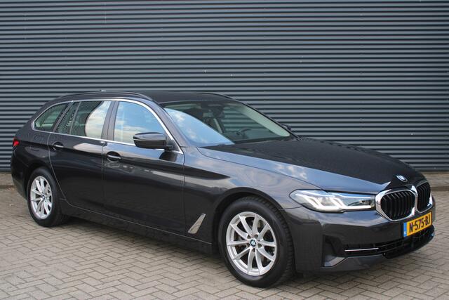 BMW 5-SERIE Touring 520i Business Edition Plus Laser Stoelverwarming Leder CarPlay NAP