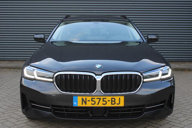 BMW 5-SERIE Touring 520i Business Edition Plus Laser Stoelverwarming Leder CarPlay NAP