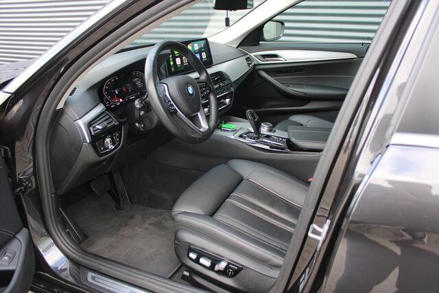 BMW 5-SERIE Touring 520i Business Edition Plus Laser Stoelverwarming Leder CarPlay NAP