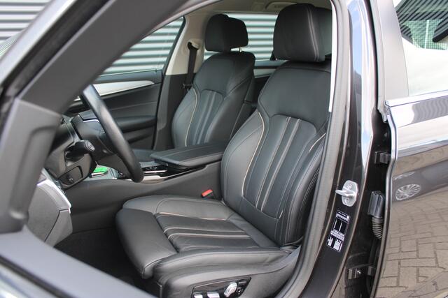 BMW 5-SERIE Touring 520i Business Edition Plus Laser Stoelverwarming Leder CarPlay NAP