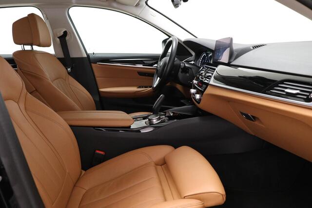 BMW 5-SERIE 520i Corporate Lease High Executive | SPORT LINE PACK | STOELVERWARMING | TREKHAAK | 18"
