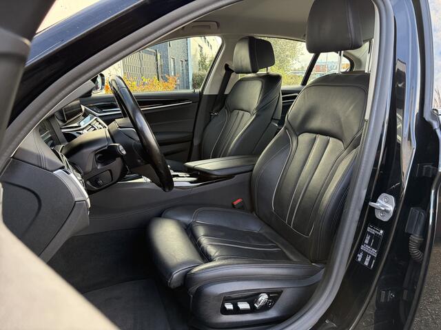 BMW 5-SERIE 520i High Executive Edition 184pk | Achteruitrijcamera | LED koplampen | Lichtmetalen velgen 18" | Lederen bekleding | Trekhaak elektrisch uitklapbaar | Voorstoelen verwarmd | Dealer onderhouden!