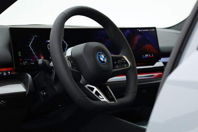 BMW 5-SERIE 530e xDrive M Sport | Pano | HUD | B&W | Stoelventilatie | 360cam | Elek. Trekhaak | Carbon int. | 21''