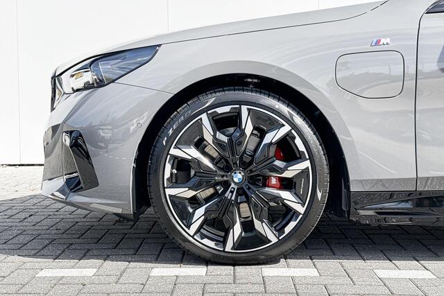 BMW 5-SERIE Touring 530e M Sport Edition | M Sport Pro | Innovation Pack | Travel Pack | Comfort Pack | Trekhaak