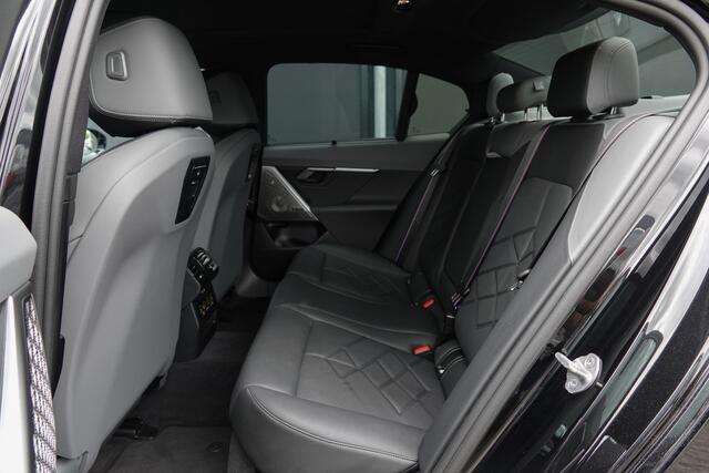 BMW 5-SERIE 550e 490Pk Aut. | Plug in Hybride | X-Drive | Shadowline | M-Sport | Head Up Display | Bowers en Wilkins Sound | Panoramadak | 21''