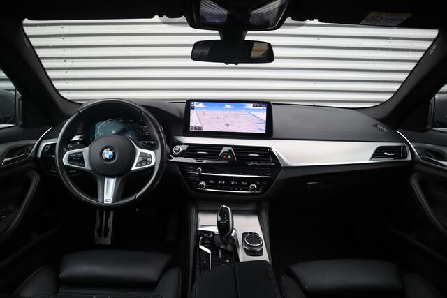 BMW 5-SERIE Touring 530i High Executive M-Sport 20inch / Bernina Grau / Pano / Camera / Laser