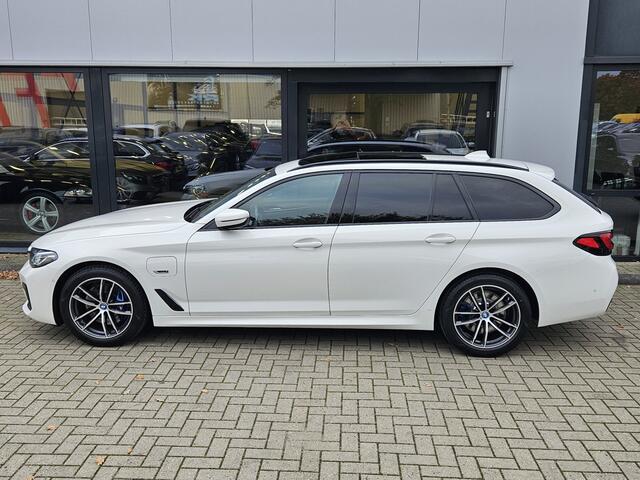 BMW 5-SERIE Touring 530e High Executive + M-SPORT + LASER + PANO DAK + HARMAN KARDON + KEYLESS