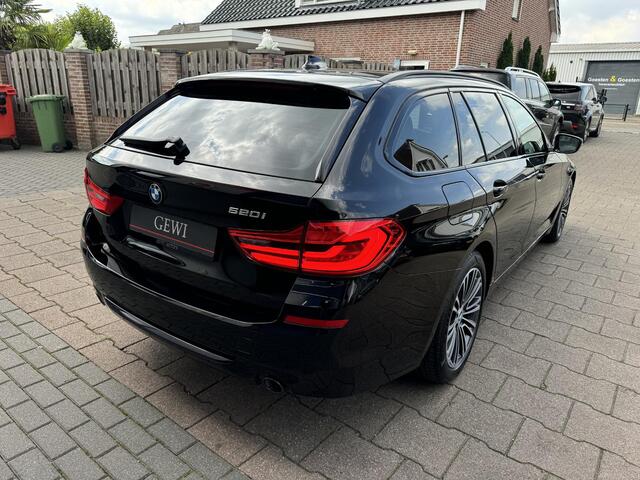 BMW 5-SERIE Touring 520i High Executive Alles zwart!