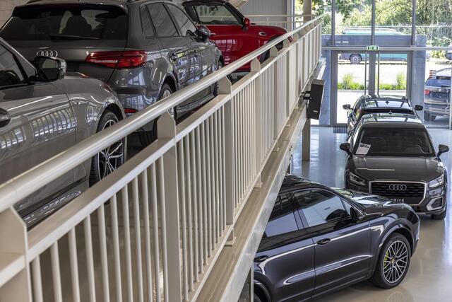 BMW 5-SERIE Touring 530e xDrive High Ex. M-sport|Pano|Comfort stoelen+Memory|Leer|Driving Ass. Prof|Trekhaak|HiFi|Bernina Grey