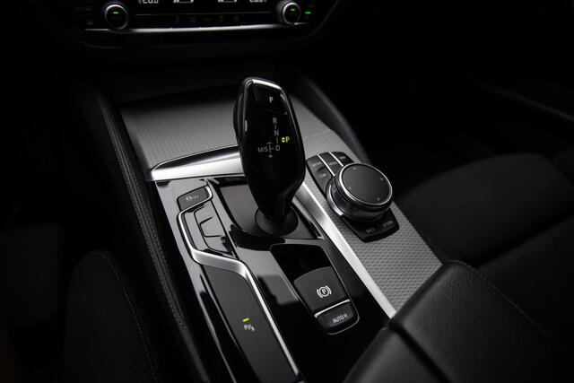 BMW 5-SERIE Touring 520d Executive, Origineel Nederlands, M-sport, Trekhaak, Navigatie, BMW Display Key,