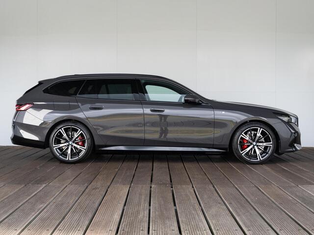 BMW 5-SERIE Touring 530e M Sportpakket Pro | Individual Lak | Innovation Pack | Comfort Pack | Elektr. Trekhaak