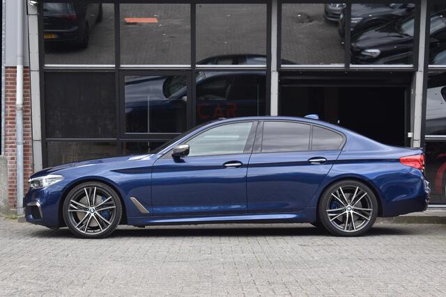 BMW 5-SERIE M550i xDrive High Executive HUD Pano Lane ACC B&W Sfeer