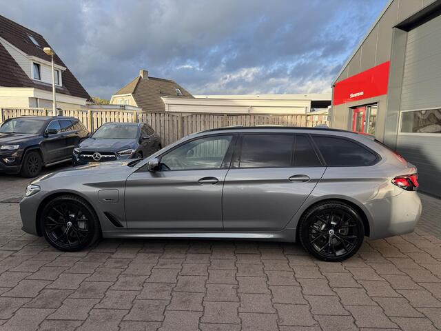BMW 5-SERIE Touring 530e xDrive M -Sport BOMVOL! Skyscraper Grau