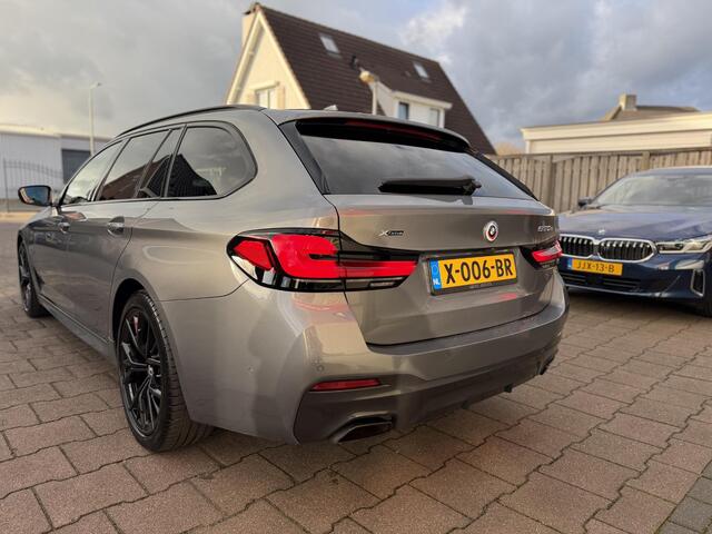 BMW 5-SERIE Touring 530e xDrive M -Sport BOMVOL! Skyscraper Grau