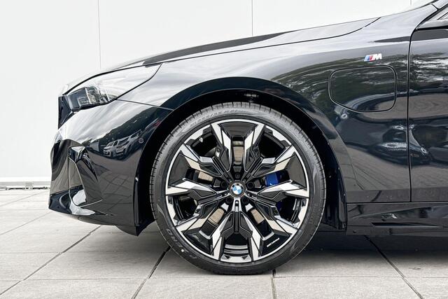 BMW 5-SERIE Touring 530e M Sport Edition 21'' / Glazen dak / Driving Assistant Plus / Comfort Acces / Harman Kardon Audio / Trekhaak