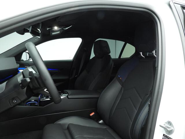 BMW 5-SERIE Sedan 530e | M-Sportpakket | LED | Navigatie | Active cruise | Trekhaak | Sportstoelen | DAB | Harman-kardon sound | Alu 19 inch