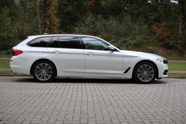 BMW 5-SERIE Touring 530d High Executive Sportline, Elektrische trekhaak, BMW Live Cockpit Professional, Shadowline, etc.