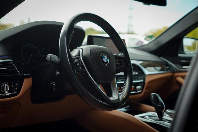 BMW 5-SERIE 530e iPerformance High Executive / Adaptive / HUD / Comfortstoelen / Drive Assist Pro