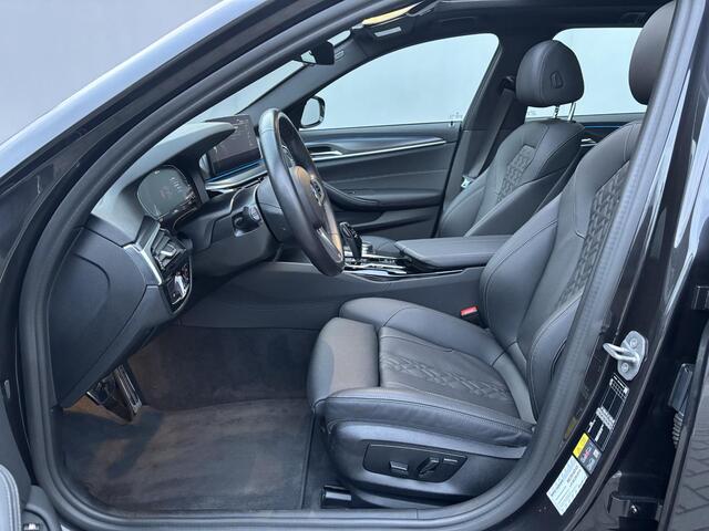 BMW 5-SERIE Touring 530e High Executive Automaat / Accu SOH 100% / M Sportpakket / Elektrisch wegklapbare trekhaak / Trekgewicht 1700 kg / elektrisch glazen panorama-dak / Stuur-, en Stoel verwarming / Climate control /