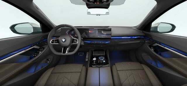 BMW 5-SERIE 520i M-Sport HeadUp H/K Pano Driving Pro Trekhaak Stoelventilatie