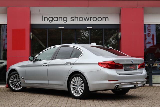 BMW 5-SERIE 520d High Executive | HUD | 360° Camera | Trekhaak | ACC | Schuif-/kanteldak | Leder |