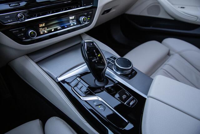 BMW 5-SERIE Touring 530e xDrive High Executive M-Sport , 4 wielsturing Panoramadak, Adap. cruise, Trekhaak,