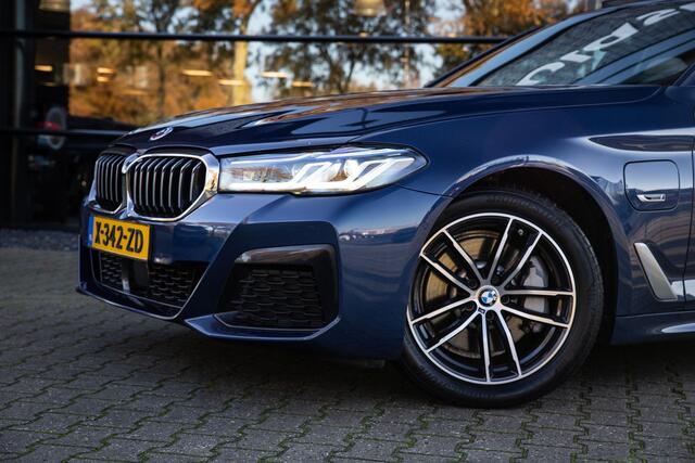 BMW 5-SERIE Touring 530e xDrive High Executive M-Sport , 4 wielsturing Panoramadak, Adap. cruise, Trekhaak,