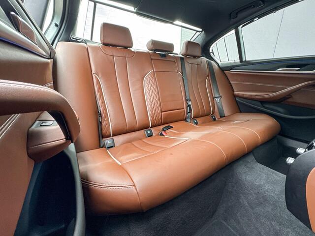 BMW 5-SERIE Sedan 545e xDrive M-Sport Co-Pilot Pack / Schuif- Kanteldak / Comfort Acces / Volledig Individuaal Interieur / Zonneschermen achter / Head Up Display / 4 zone Airco