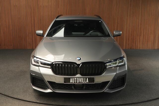 BMW 5-SERIE Touring 520i High Exe M-pakket Head-up Navi Elektr. achterklep Camera Carplay Virtual Elektr. uitklapbare trekhaak Matrix ACC Stoelverwarming DAB Climate (3-zone) PDC Memory LM velgen BTW auto