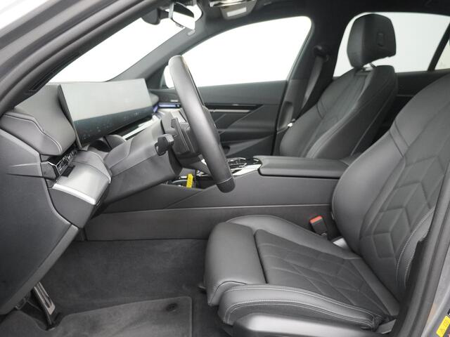 BMW 5-SERIE 530e | M Sportpakket | Panoramadak | Driving Ass. Plus | Trekhaak |