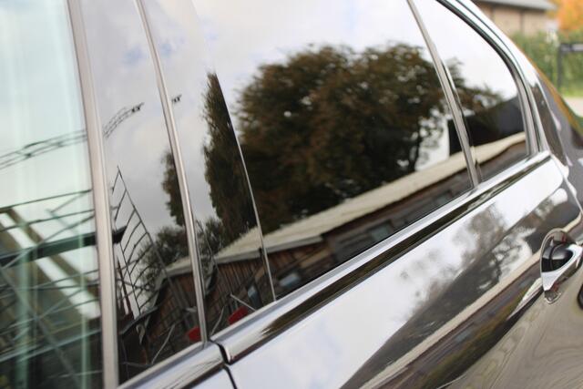 BMW 5-SERIE 520i Business Edition Plus M-Sport - Schuif kanteldak - Laserlight - 19 inch Goed onderhouden