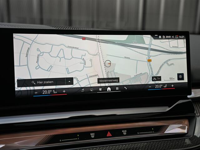 BMW 5-SERIE 550e XDRIVE M-SPORT PRO | SHADOW LINE | PANORAMADAK | NL-AUTO | ICONIC GRILL | COMFORT ACCESS | BOWERS & WILKINS | COMFORT SEATS | MEMORY SEATS | CARBON INTERIEUR | AMBIANCE VERLICHTING | ACHTERBANK VERWARMD | STOELVERWARMING EN -VENTILATIE | ACTIVE CRUI