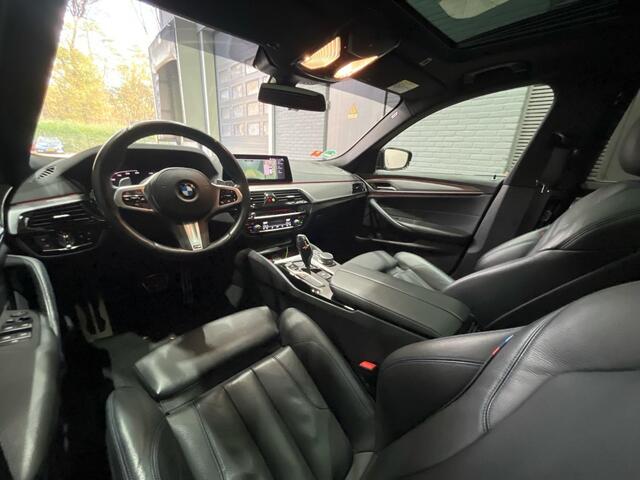 BMW 5-SERIE Touring 540i xDrive High Executive | Head-Up | Panoramadak | Trekhaak | 19 Inch | ACC | Getint Glas