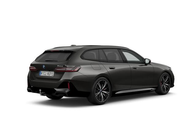 BMW 5-SERIE Touring 530e M Sport Edition | M Sportpakket Pro | Innovation Pack | Travel Pack | Comfort Pack | Trekhaak