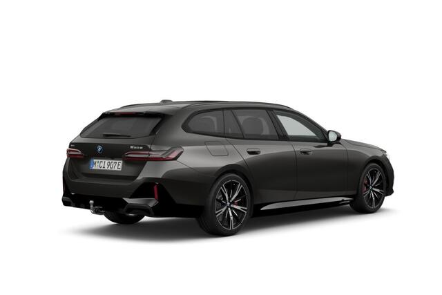 BMW 5-SERIE Touring 550e xDrive | M Sportpakket Pro | Innovation Pack | Travel Pack | Comfort Pack | Trekhaak