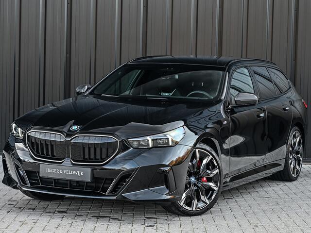 BMW 5-SERIE Touring 550e XDRIVE | M-SPORT PRO | SHADOW LINE | M-SPORT SEATS | ALCANTARA HEMEL | CARBON PACKAGE | PANORAMADAK | ICONIC GRILL | ACHTERBANK VERWARMD | BOWERS&WILKINS | ACTIVE CRUISE | HEAD-UP | STUURVERWARMING | COMFORT ACCESS