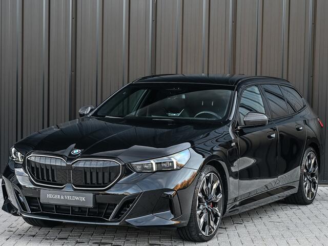 BMW 5-SERIE Touring 550e XDRIVE | M-SPORT PRO | SHADOW LINE | M-SPORT SEATS | ALCANTARA HEMEL | CARBON PACKAGE | PANORAMADAK | ICONIC GRILL | ACHTERBANK VERWARMD | BOWERS&WILKINS | ACTIVE CRUISE | HEAD-UP | STUURVERWARMING | COMFORT ACCESS
